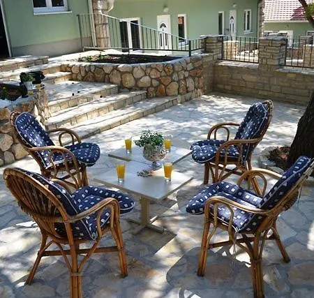 Camp Jure منتزه العطل